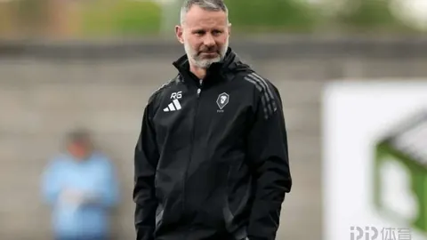 莫布裏揭秘隔扣神技，赛场举动引众猜疑